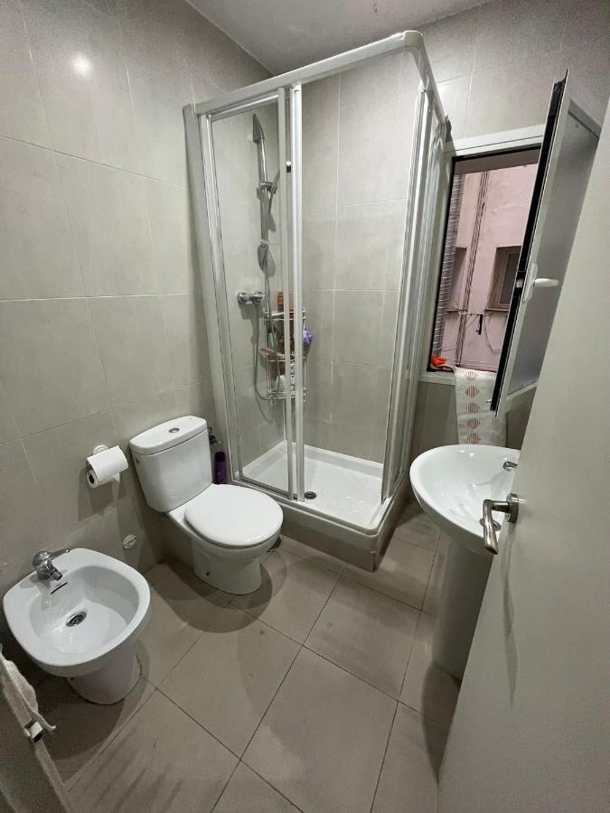 Apartamento habitación matrimonial en piso compartido en el centro de Madrid Exterior foto