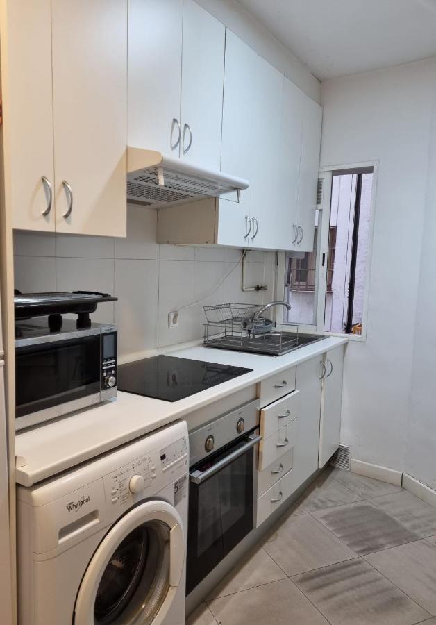 Apartamento habitación matrimonial en piso compartido en el centro de Madrid Exterior foto