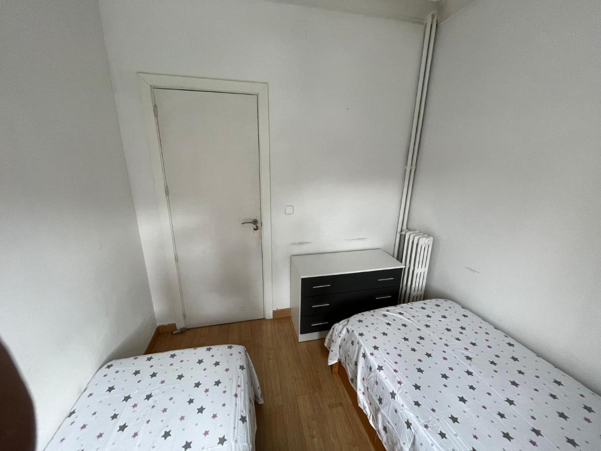 Apartamento habitación matrimonial en piso compartido en el centro de Madrid Exterior foto